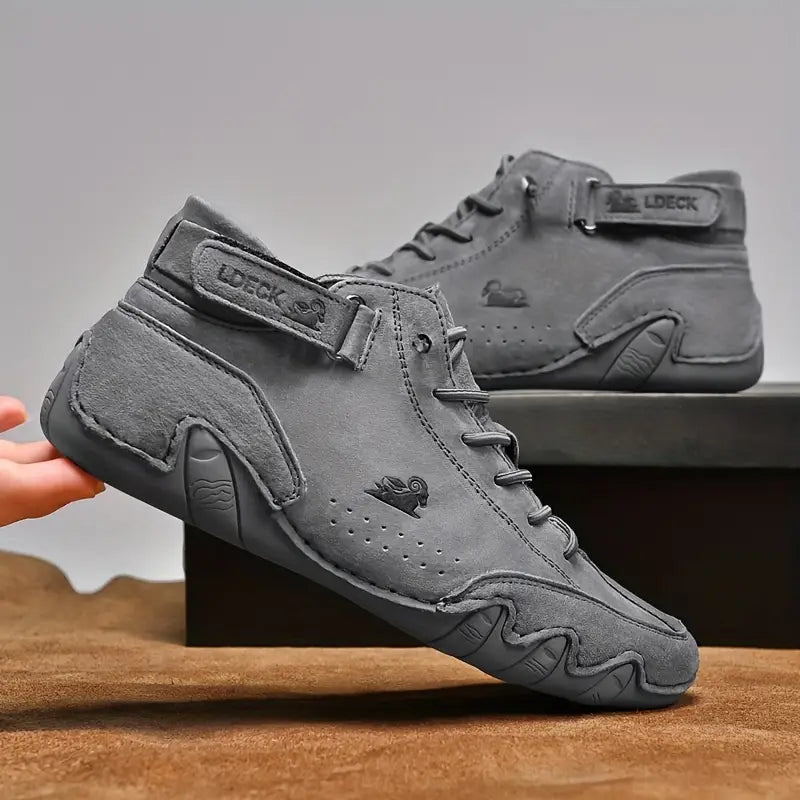 Groene waterdichte herenschoenen Adriel, stijlvol design en robuust voor buitenactiviteiten.