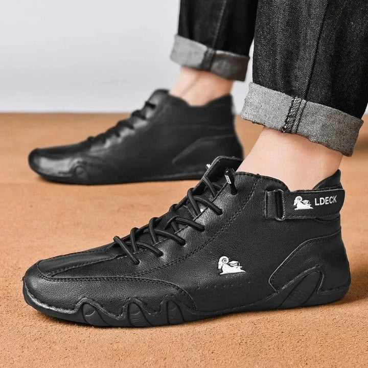 Khaki waterdichte herenschoenen Adriel, lichte en comfortabele pasvorm voor elk avontuur.