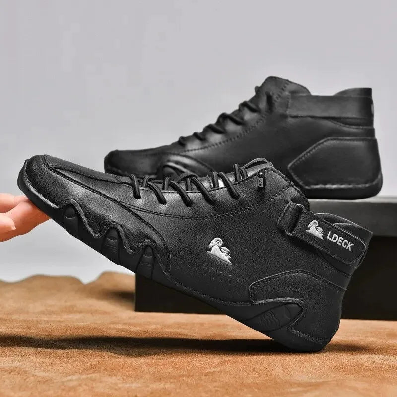 Witte waterdichte Hoymans Adriel wandelschoenen, stijlvol en functioneel voor de buitenmens.
