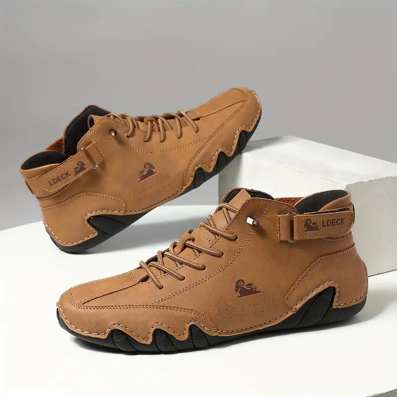 Zwarte waterdichte herenschoenen Adriel, comfortabel en stijlvol voor stedelijke exploratie.