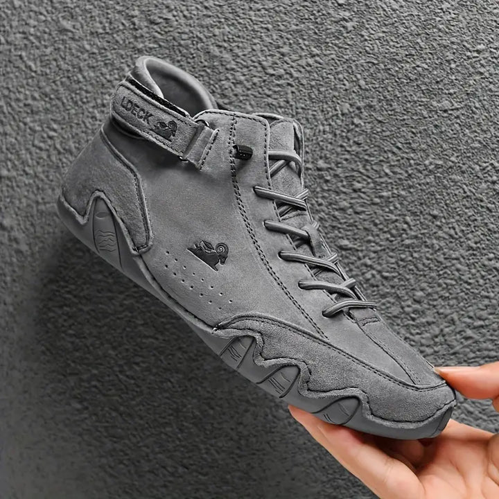 Grijze Hoymans Adriel wandelschoenen, comfortabel kunstleer met waterdichte eigenschappen.