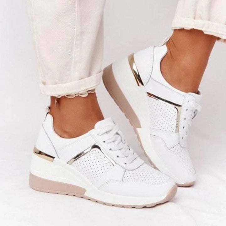 Zijaanzicht van trendy Hoymans dames Air sneakers in beige/grijs. Stijlvolle en comfortabele schoenen.