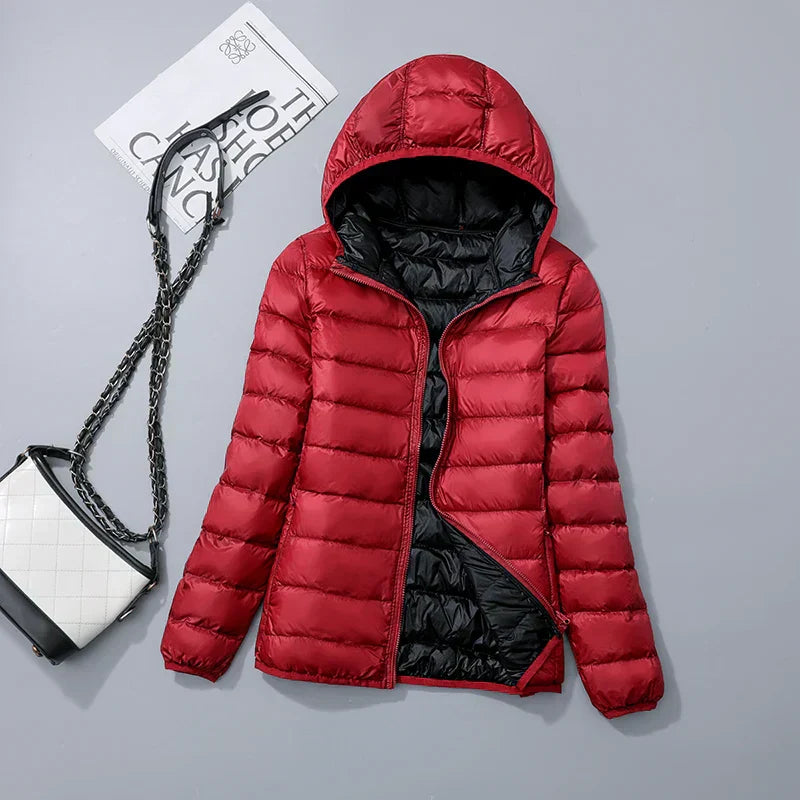Stijlvolle dames donsjas met capuchon, van Hoymans, perfect voor outdoor.