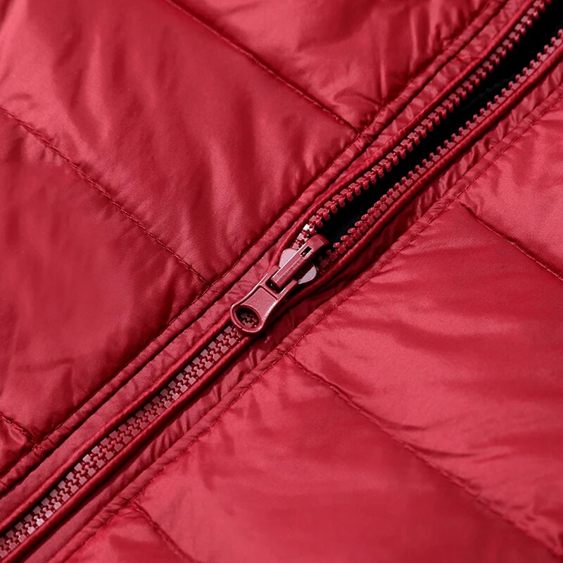 Detail: textuur Hoymans dames donsjas, met capuchon en warmtebehoud.