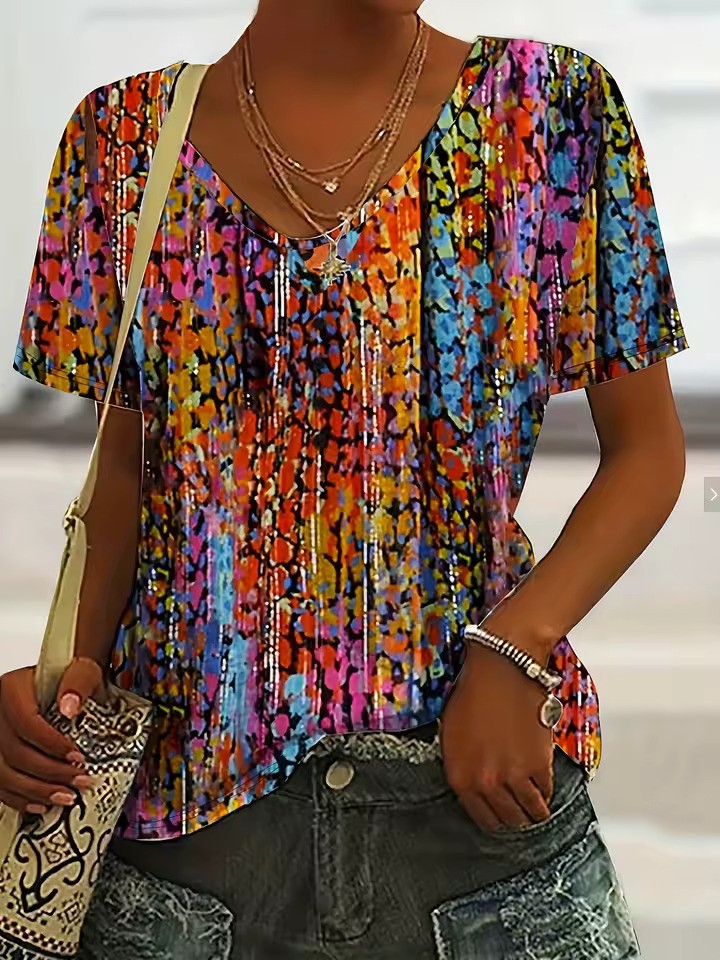 Hoymans dames t-shirt met V-hals en retro print voor een complete zomerse look. Stijlvolle en comfortabele top.