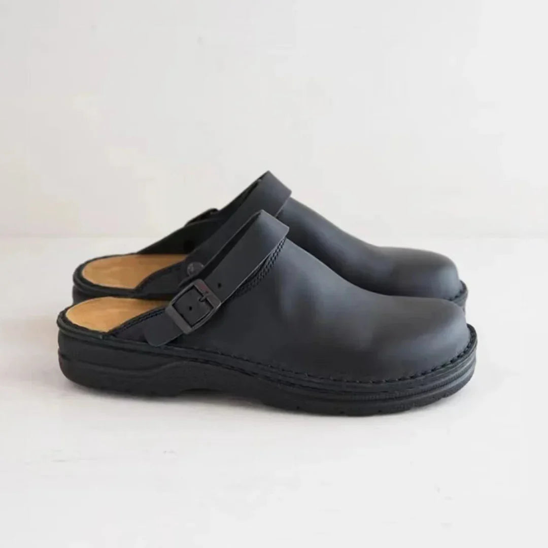 Zwarte Hoymans casual herenpantoffels, stijlvol en comfortabel voor ontspanning thuis.