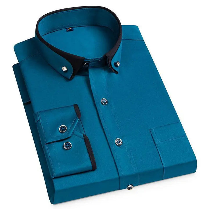 Gedetailleerd Hoymans strijkvrij stretch overhemd, toont de hoogwaardige stof, comfortabel voor de moderne zakenman.
