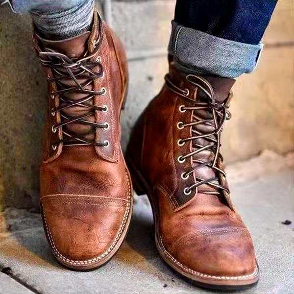 Bruine klassieke veterboots voor heren van dichtbij