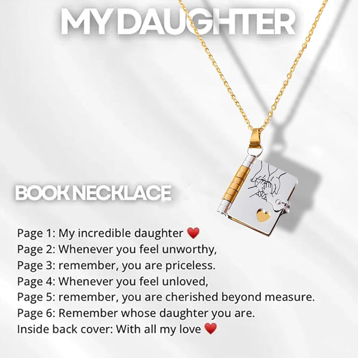 Unisex boekje ketting op model, toont dit liefdevolle geschenk van roestvrijstaal elegant gedragen.