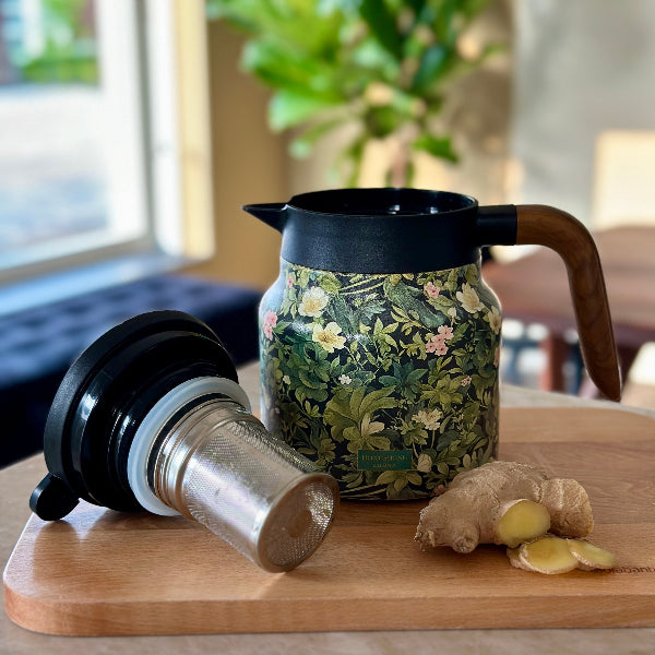 Duurzame RVS hotpot theepot met theezeef voor warm en morsvrij thee genieten in de keuken.