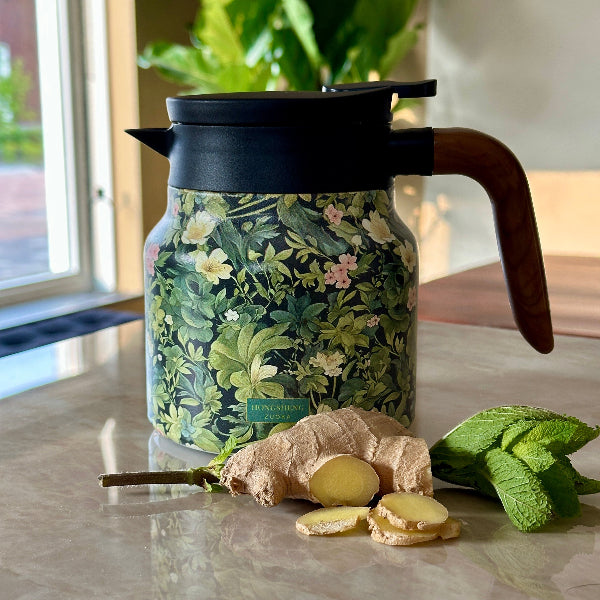 Morsvrije hotpot theepot met theezeef, ideaal voor het warm serveren van verse thee aan tafel.