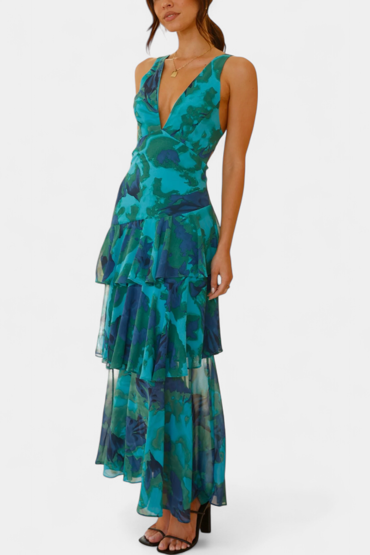 Zijaanzicht van de elegante groene damesjurk met gelaagd design