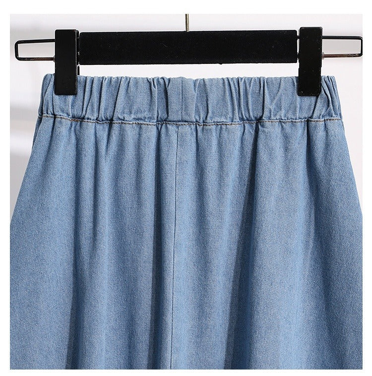 Blauwe dames midirok met elastische taille en knoopdetails voor een elegante zomerse look