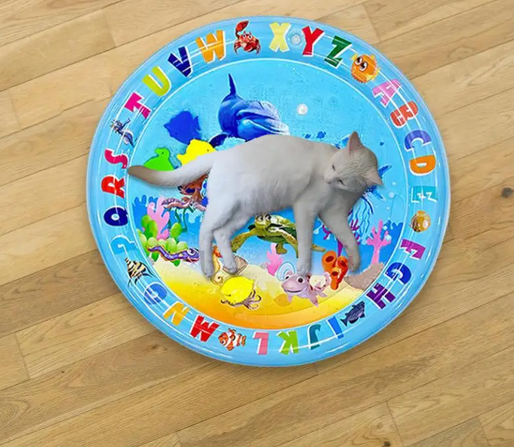 Kleurrijke SplashTail waterspeelmat, perfect interactief speelgoed voor kittens. Voorziet in binnenshuis plezier.