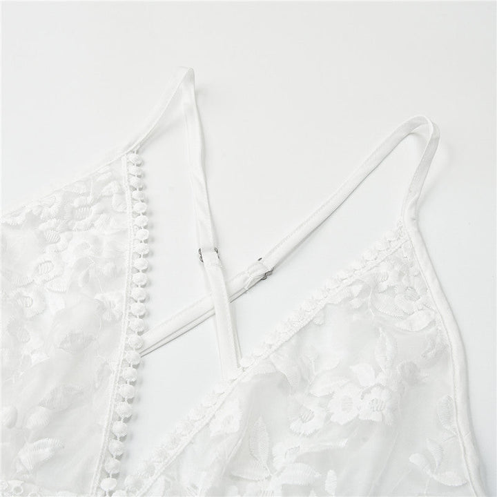 Korte witte zomerjurk voor dames met elegante v-hals, perfect voor strand of feest.