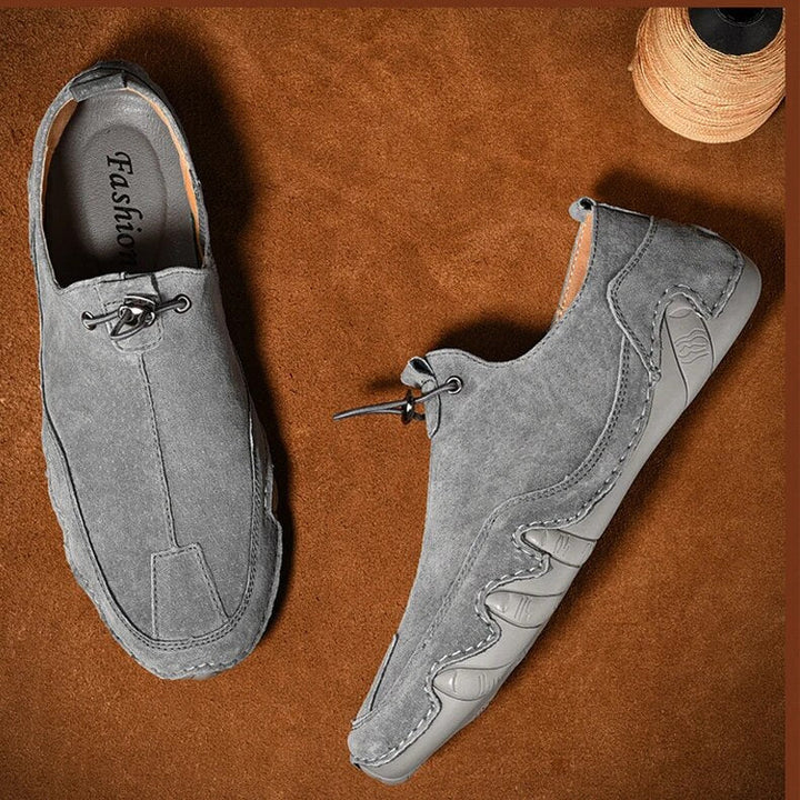 Detaillering van Jasper heren loafers: hoogwaardige instappers met premium afwerking voor comfortabele voetmode.
