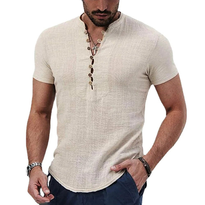Detailopname van ademend heren linnen shirt met comfortabele knoopsluiting voor herenmode
