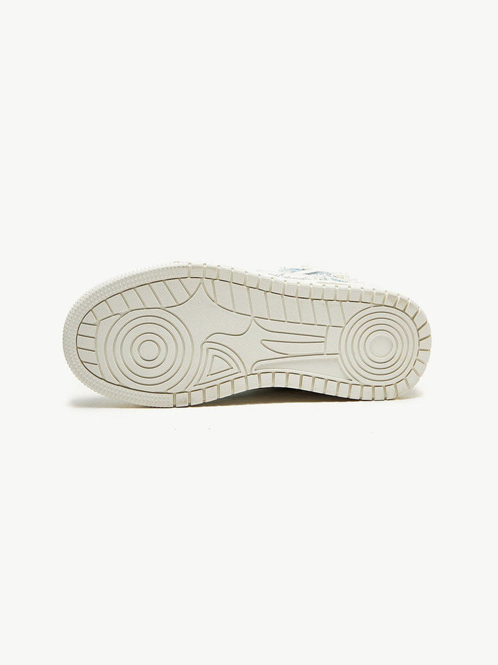 Unieke heren lage sneakers met sterrendetails. Robuuste casual veterschoenen in blauw of wit voor elke dag.