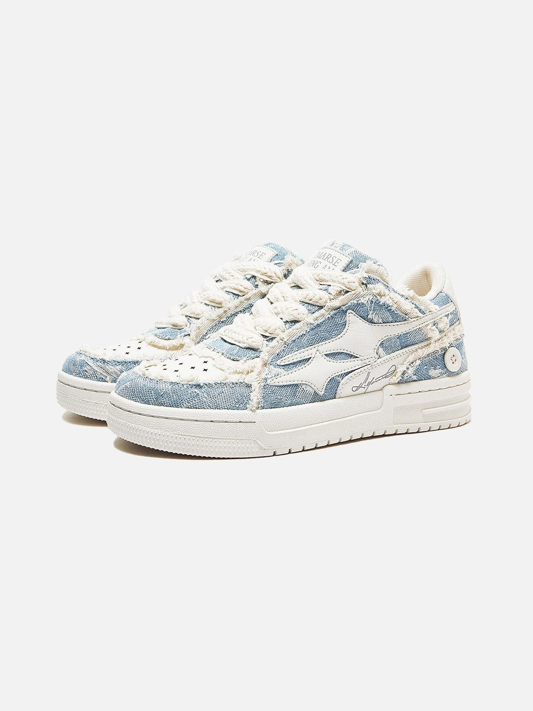 Robuuste blauwe heren sneakers met unieke sterrendetails. Comfortabele veterschoenen voor casual streetwear look.