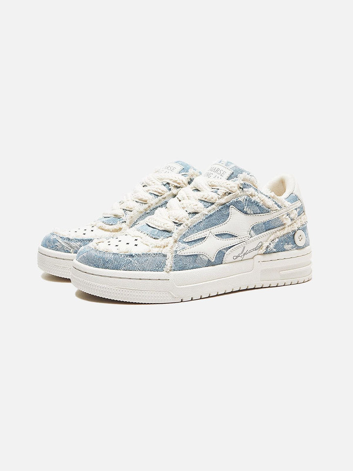 Robuuste blauwe heren sneakers met unieke sterrendetails. Comfortabele veterschoenen voor casual streetwear look.