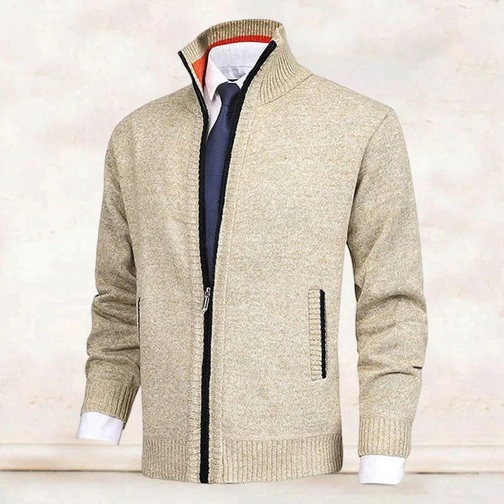 Warm heren vest met rits, hoge kraag en subtiele zakken voor extra comfort.