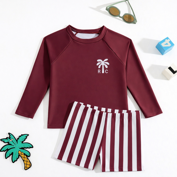 UV-werende zwemset voor jongens: lange mouwen shirt en comfortabele gestreepte zwemshorts voor de zon.