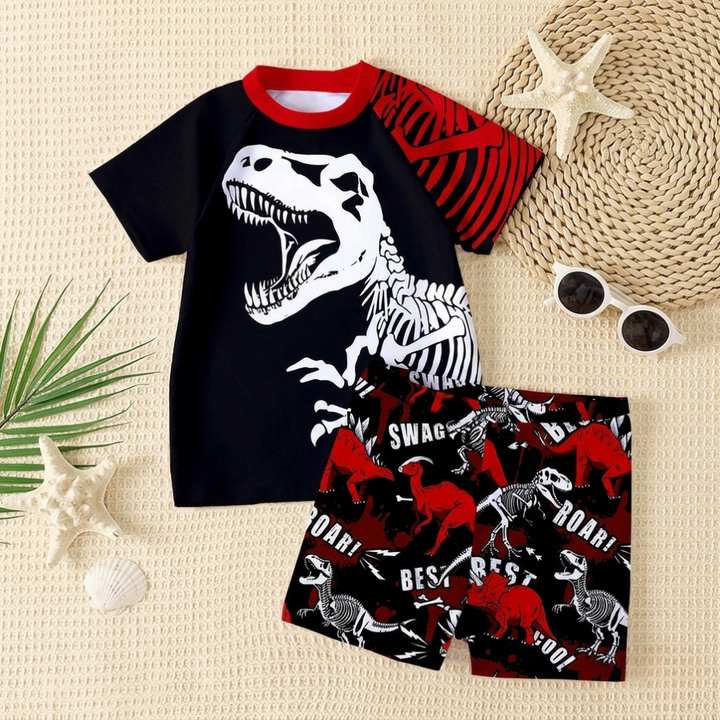 Flexibele jongens zwemset met ruim T-shirt en shorts voor onbeperkte beweging tijdens spelen.