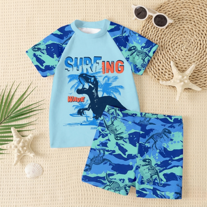 Modieuze kindermode: jongens zwemset met comfortabel T-shirt en shorts, perfect voor de zomer.