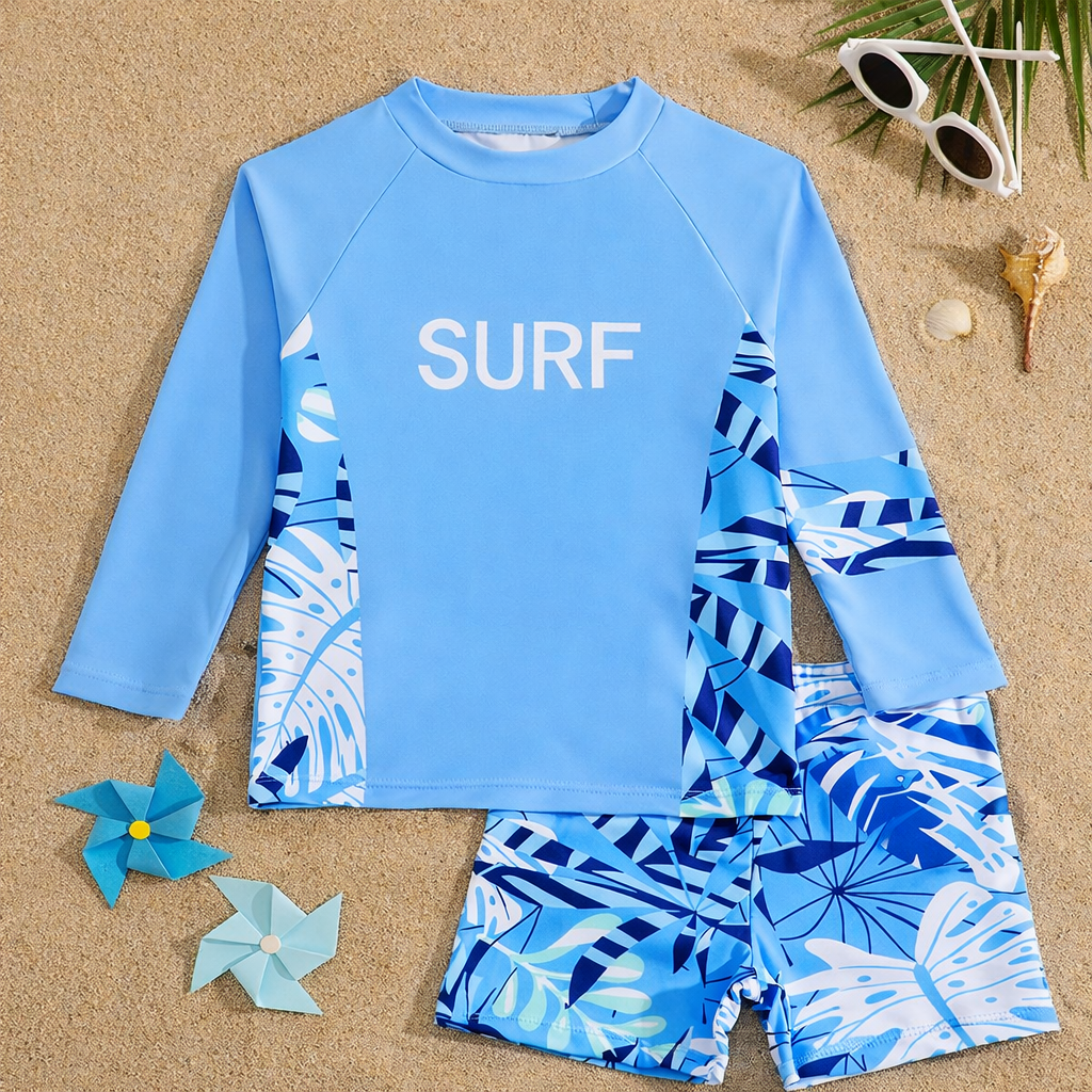 Jongen zwemset met trendy design, rashguard en zwemshort, voor elke vakantie.