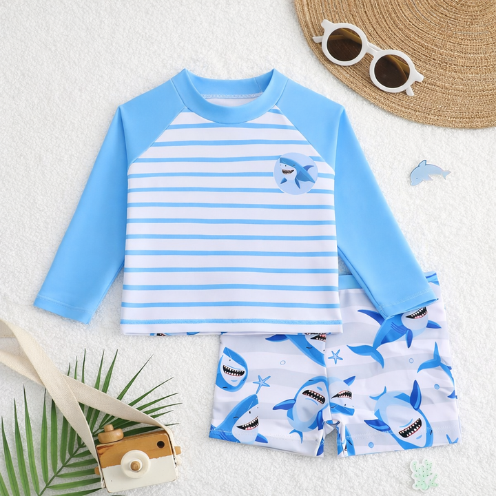 Kinderzwemkleding voor jongens: blauwe rashguard en zwemshort, ideaal voor het zwembad.