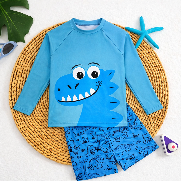 Blauwe en kleurrijke jongen zwemset, met rashguard en zwemshort voor de zomer.