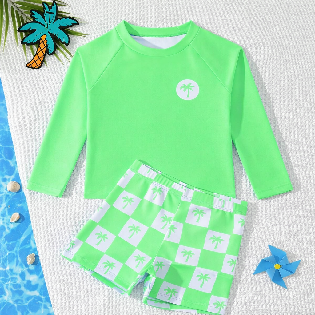 Comfortabele jongen zwemset met elastische rashguard en zwemshort voor zomerse dagen.