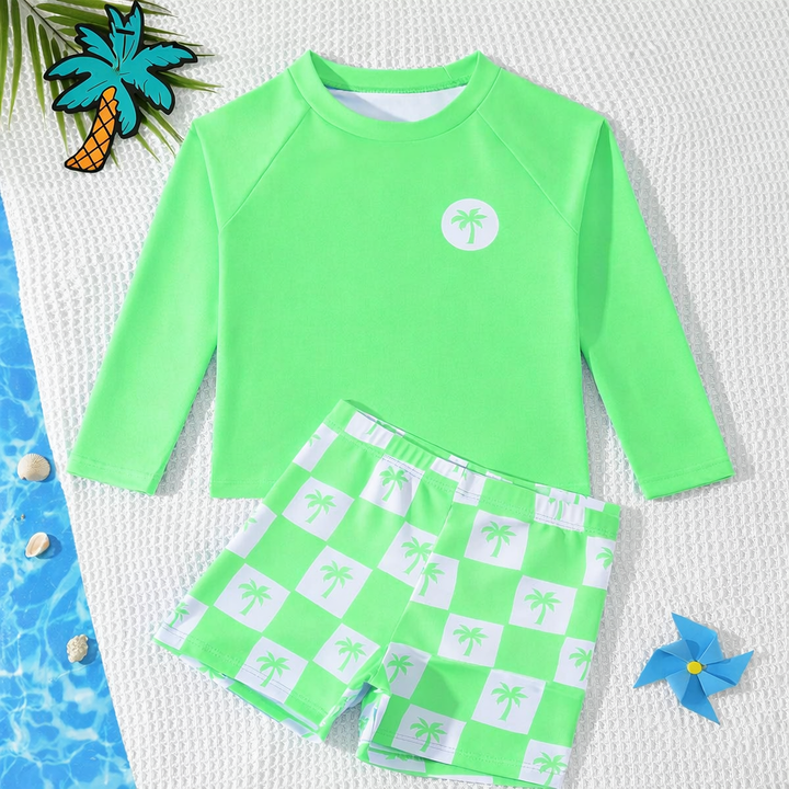 Comfortabele jongen zwemset met elastische rashguard en zwemshort voor zomerse dagen.