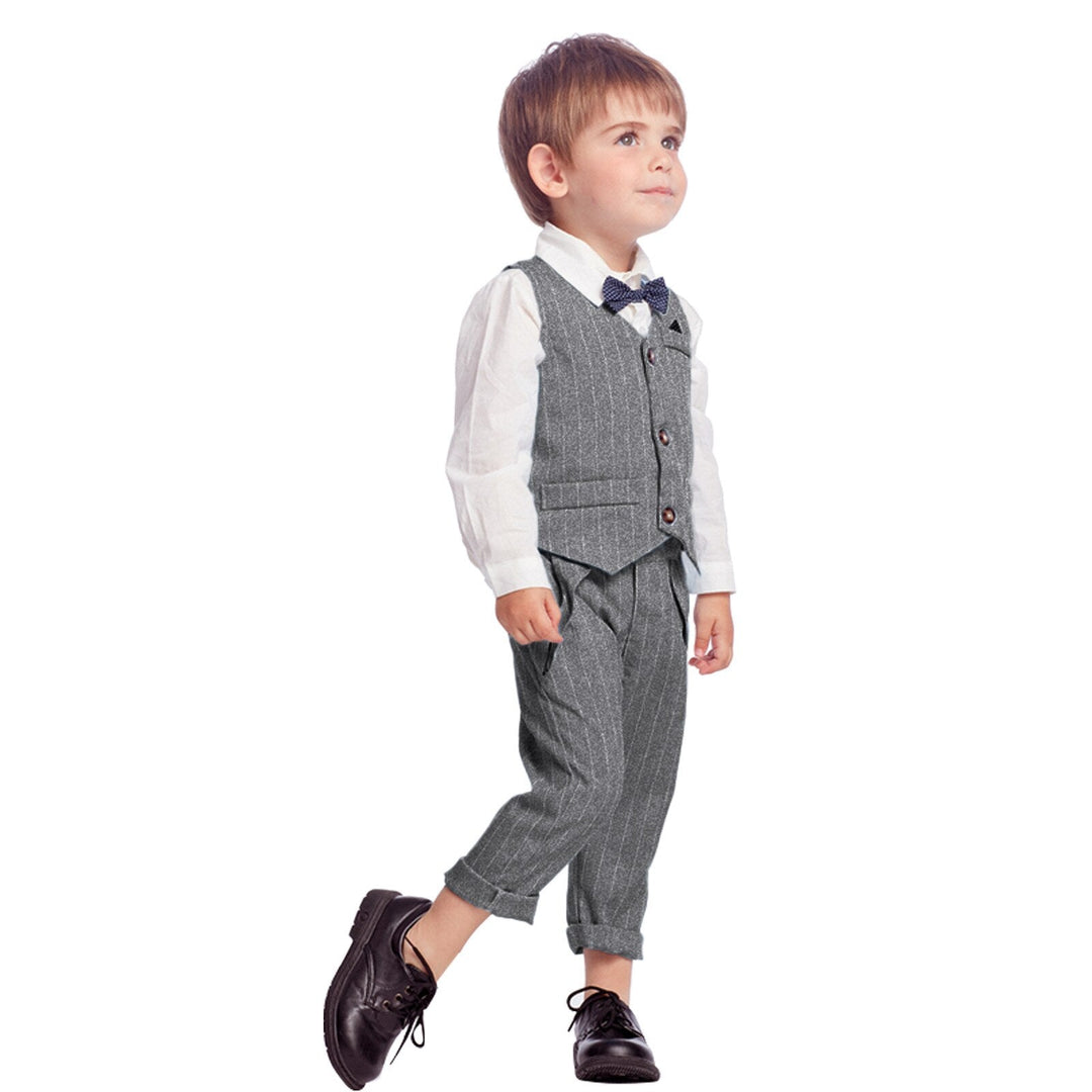 Stijlvolle Carol combiset voor jongens. Comfortabele baby en peuter outfit, perfect voor feestjes.