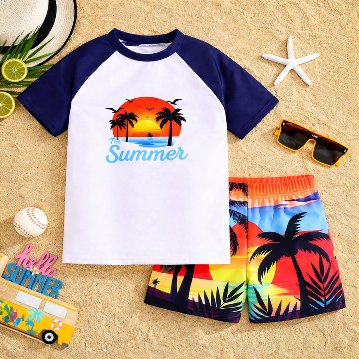 Waterkleding voor jongens: meerkleurig casual zwemshirt en blauwe zwemshorts. Comfortabel en modieus, ook in grote maten.