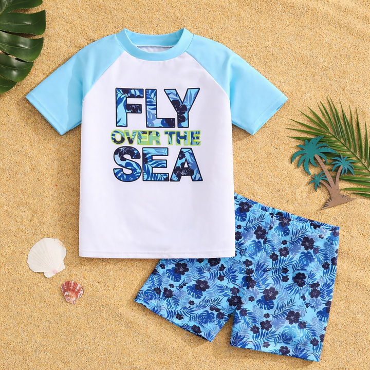 Comfortabele jongens zwemkleding: casual zwemshirt en shorts, sneldrogend, blauw design voor zomerplezier.