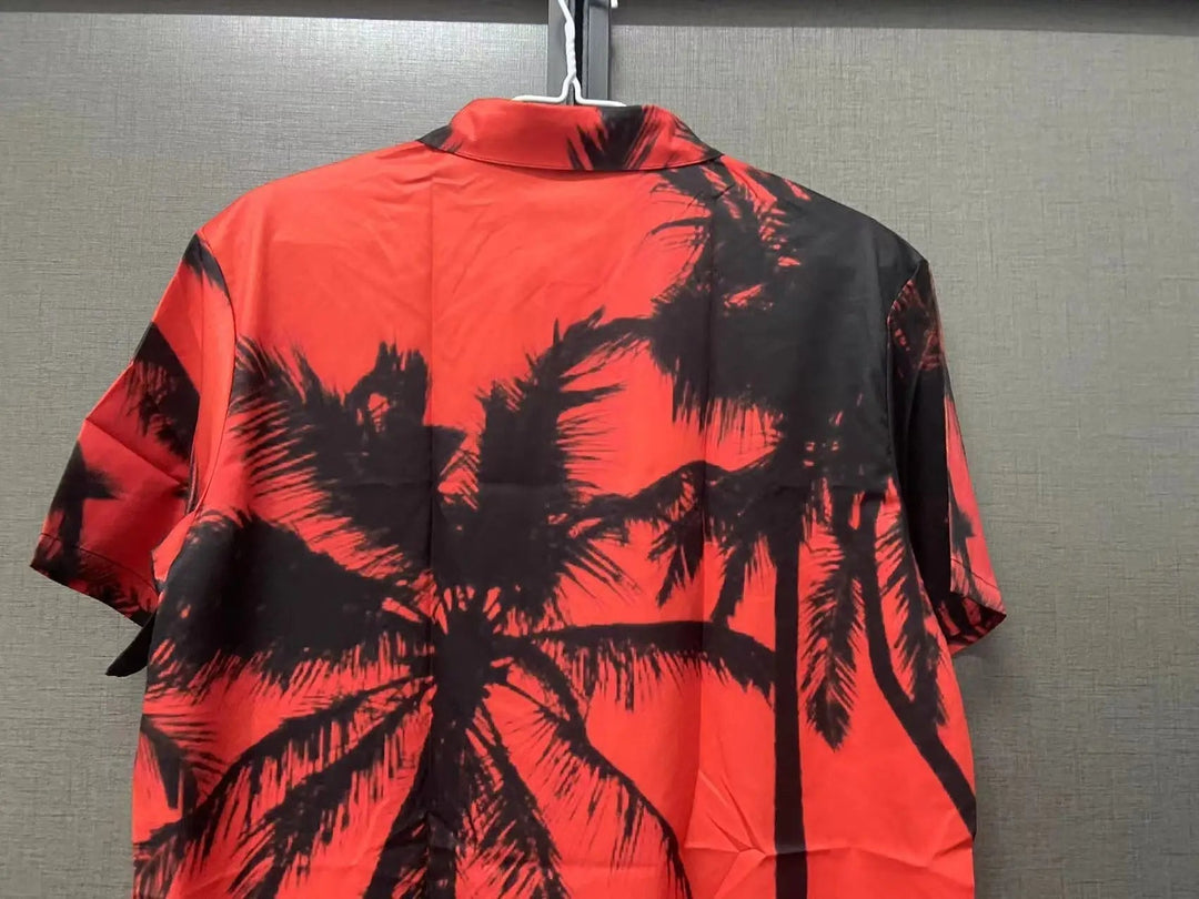 Casual Kaikura heren overhemd, levendige bloemenprint. Korte mouwen, perfect voor strandmode en zomerse dagen.