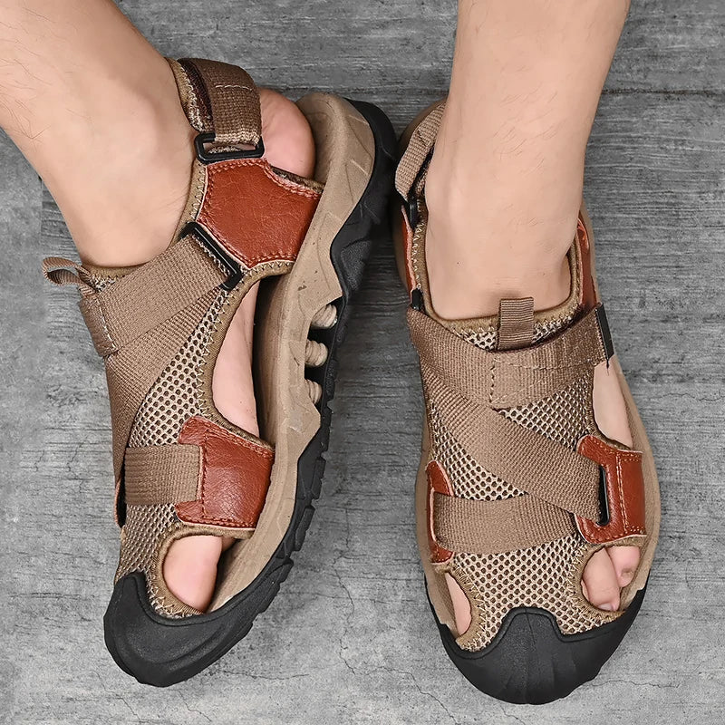 Khaki heren sandalen in Romeinse stijl voor de zomer. Perfect voor strand en vrije tijd.