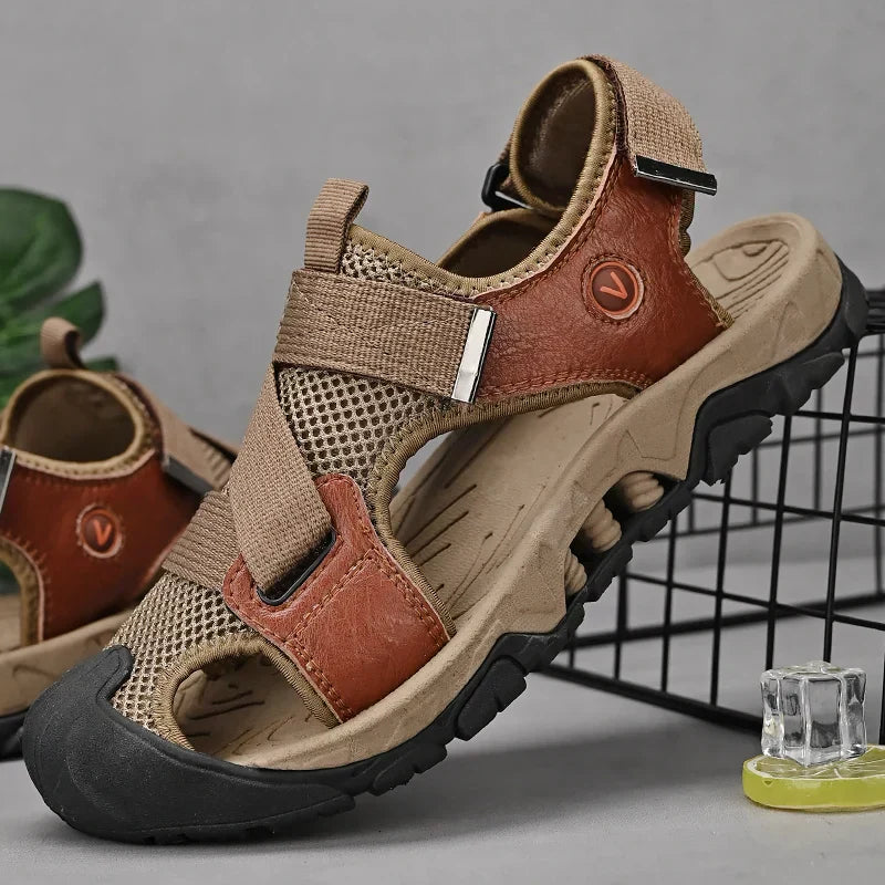 Comfortabele leren heren sandalen in khaki, ideaal voor vakantie en warme dagen.