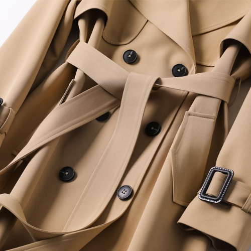 Klassieke double-breasted dames trenchcoat met riem; een tijdloze en stijlvolle keuze voor elk seizoen.