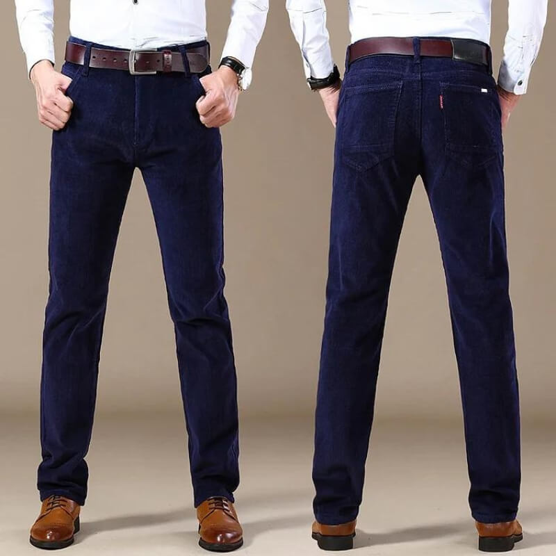 Stijlvolle corduroy pantalon voor heren; duurzaam en warm voor koudere dagen. Casual of gekleed te dragen.