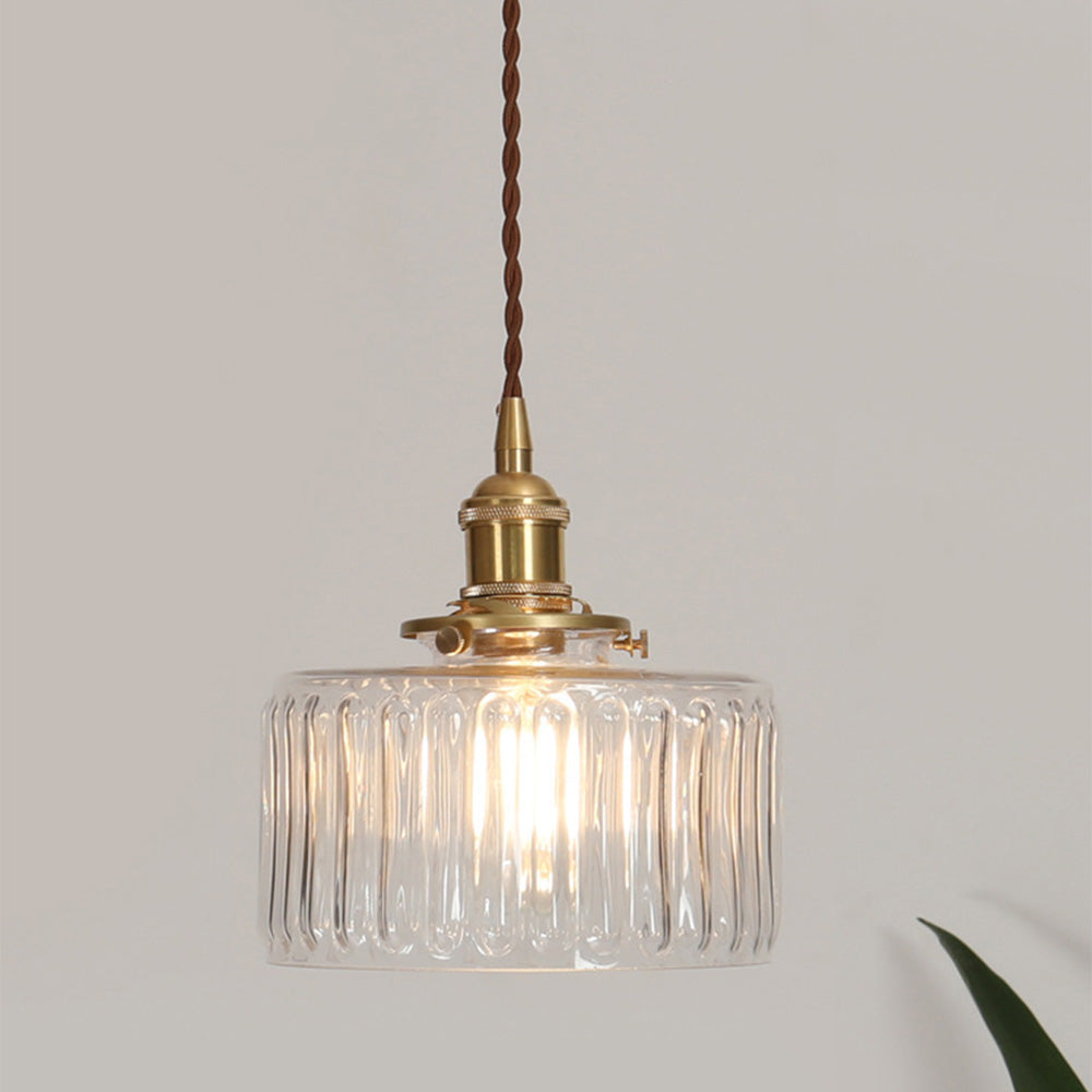 Klassieke kristallen kroonluchter met elegante glazen pegels, perfect voor sfeervolle interieurverlichting.