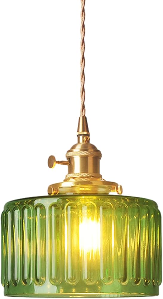 Elegante kristallen plafondlamp in klassieke stijl, een luxe toevoeging aan elke woonkamer.