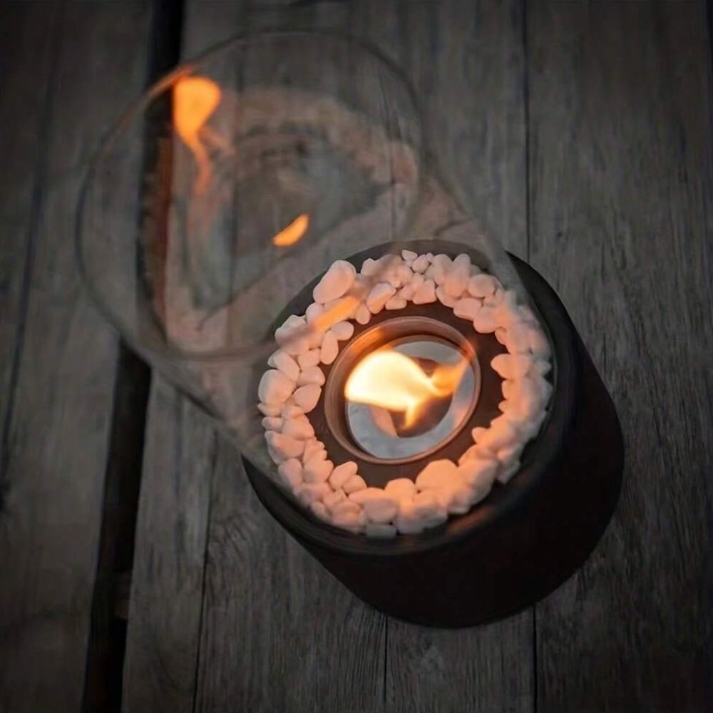 Warme sfeer met deze klassieke olielamp; perfecte tijdloze huisdecoratie met zachte vlam.