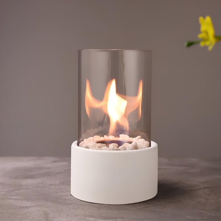 Lumora olielamp: klassieke metalen lamp met open vlam, voor sfeervolle en tijdloze huisdecoratie.
