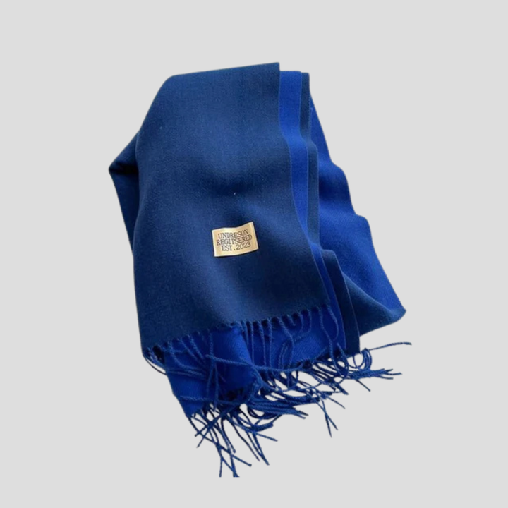 Duurzame wollen wintersjaal, houdt dames en heren warm tijdens outdoor activiteiten. Klassiek en comfortabel.