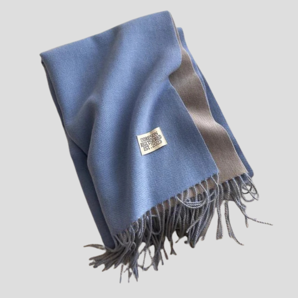 Luxueuze zachte wollen sjaal, warm en comfortabel, een must-have winteraccessoire. Klassiek design.