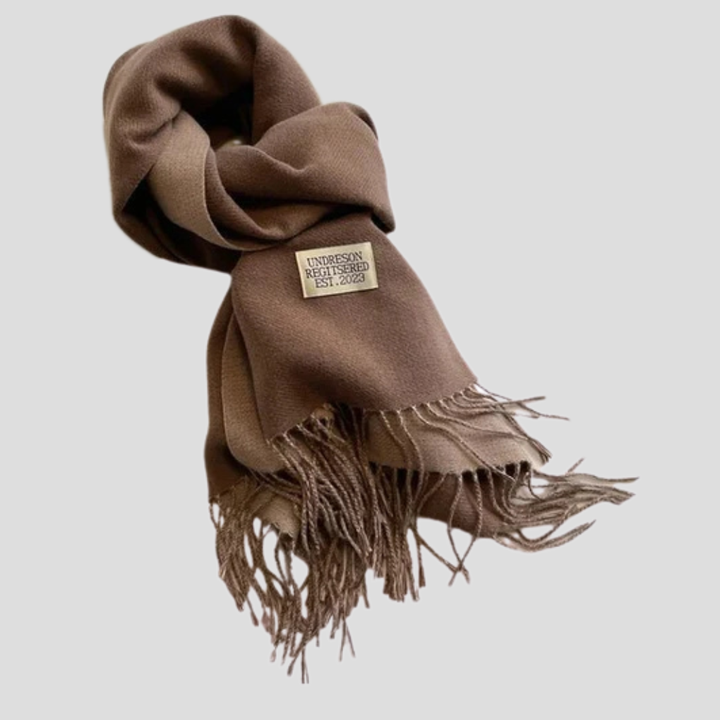 Stijlvolle klassieke wollen sjaal, modieus winteraccessoire voor dames en heren. Comfortabel en warm.