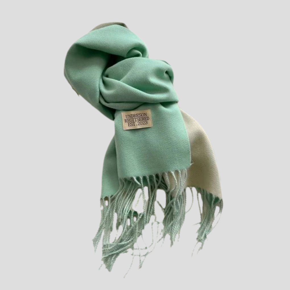 Zachte comfortabele wollen sjaal, perfect voor extra warmte in de winter en herfst. Klassiek design.