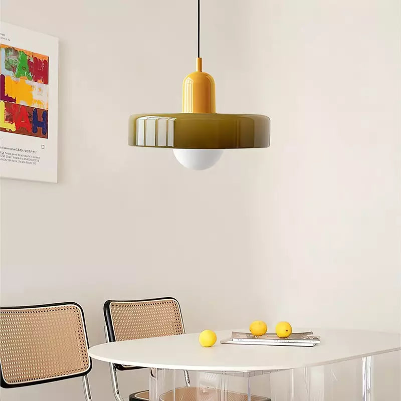 Design hanglamp, kleurrijk glas, Bauhaus stijl, sfeervolle verlichting voor elke ruimte.
